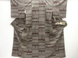 横段に草花模様織り出し本場泥大島紬着物(5マルキ)